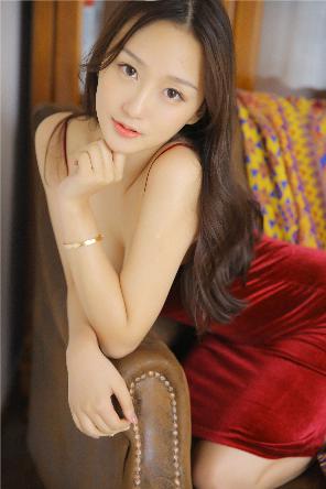 森林里的熊先生冬眠中